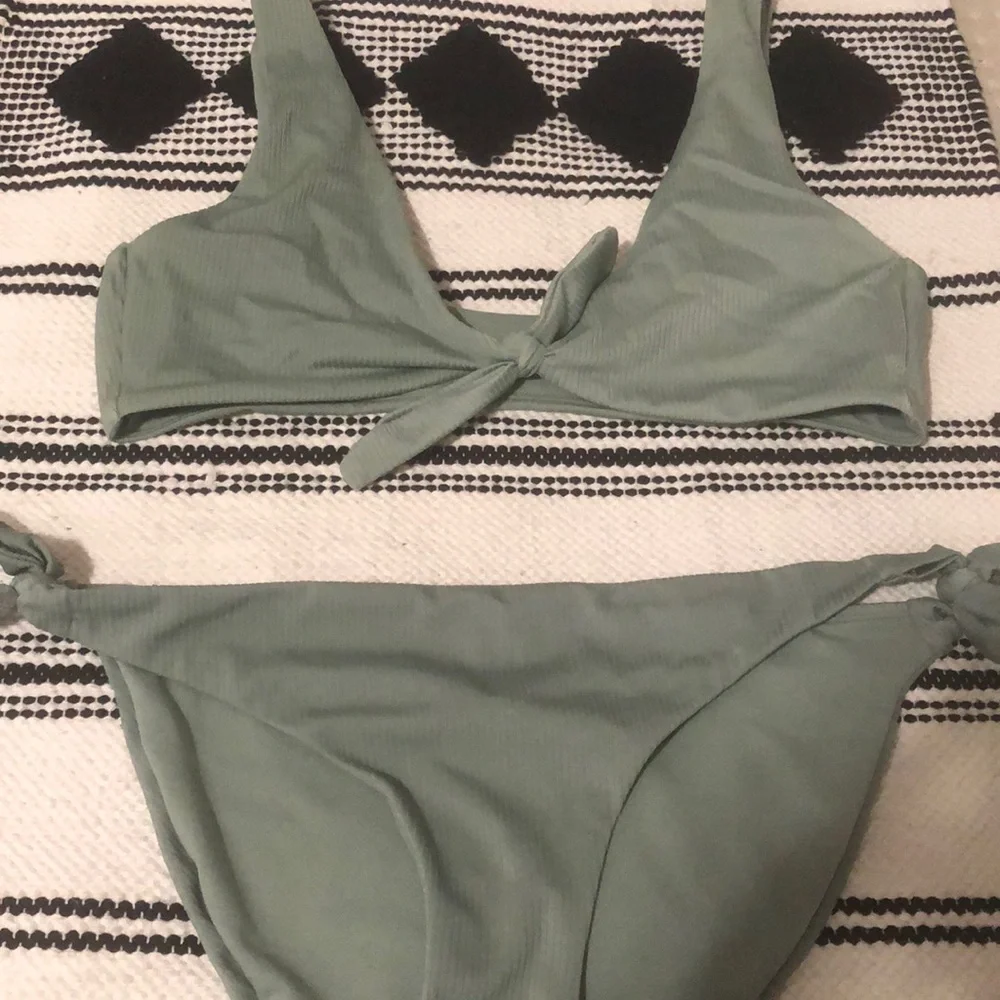 Bikini set - Picture 1 of 6